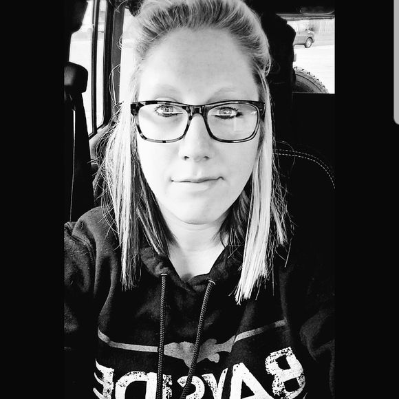 Meet your Posher, Kenzie - Picture 1 of 1